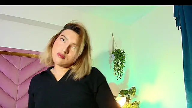 Snapshot of TomLondon_ chatting on October 2, 2025, 11:39 am TomLondon  online show from October 2, 2025, 11:39 am