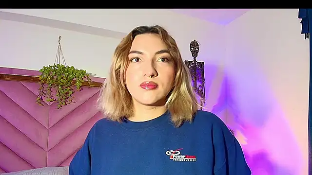 Snapshot of TomLondon_ chatting on October 8, 2025, 12:25 pm TomLondon  online show from October 8, 2025, 12:25 pm