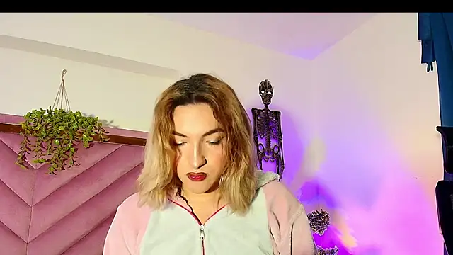 Snapshot of TomLondon_ chatting on October 14, 2025, 11:22 am TomLondon  online show from October 14, 2025, 11:22 am