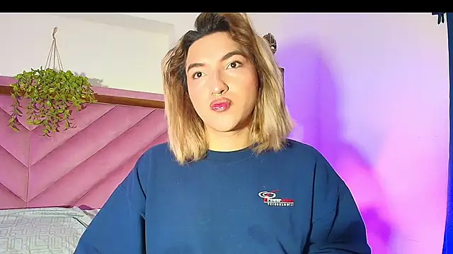 Snapshot of TomLondon_ chatting on October 22, 2025, 12:38 pm TomLondon  online show from October 22, 2025, 12:38 pm