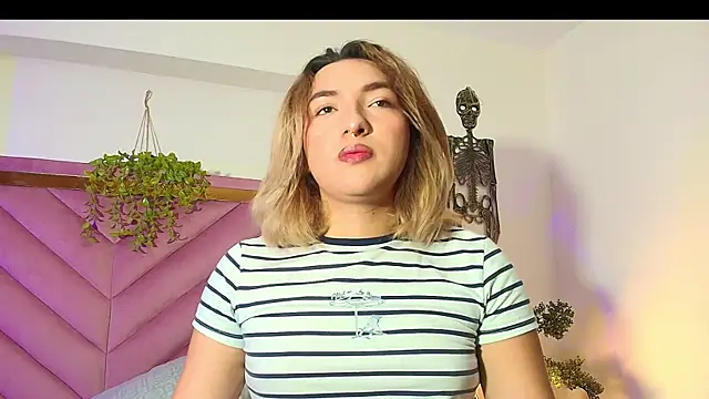 Snapshot of TomLondon_ chatting on October 26, 2025, 1:50 pm TomLondon  online show from October 26, 2025, 1:50 pm