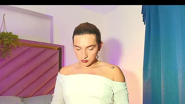 Snapshot of TomLondon_ chatting on October 28, 2025, 1:14 pm TomLondon  online show from October 28, 2025, 1:14 pm