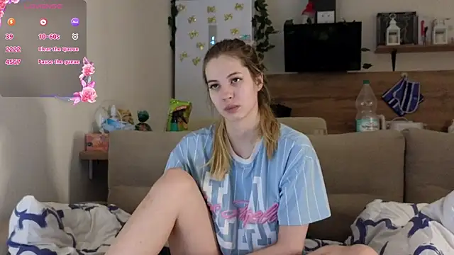 Girl alone home online show from March 9, 2025, 1:46 am