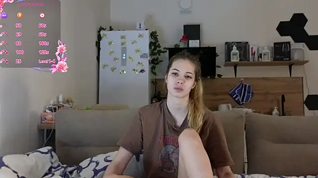 Girl alone home online show from March 15, 2025, 1:41 am