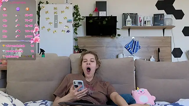 Girl alone home online show from March 16, 2025, 4:41 am