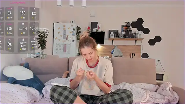 Girl alone home online show from October 4, 2025, 3:59 am