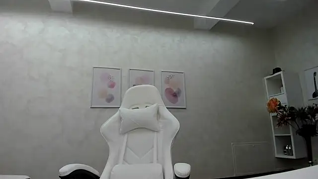 patriciakeys online show from January 7, 2025, 10:01 am