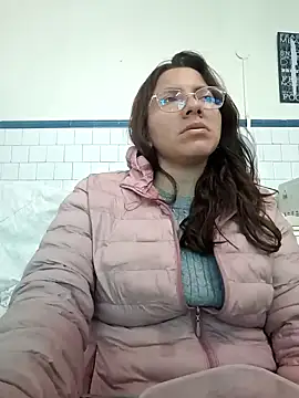 karlamorris  online show from February 6, 2025, 1:21 pm