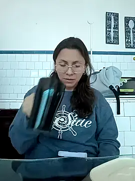 karlamorris  online show from February 10, 2025, 1:11 pm