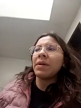 karlamorris  online show from February 13, 2025, 1:15 pm