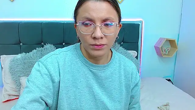 karlamorris  online show from March 13, 2025, 1:50 pm