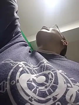 karlamorris  online show from October 15, 2025, 1:33 pm