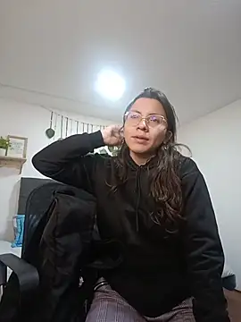 karlamorris  online show from October 16, 2025, 1:34 pm