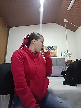 karlamorris  online show from December 4, 2025, 1:42 pm