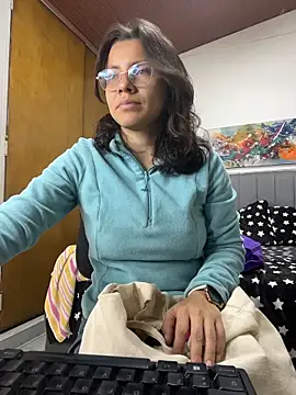 karlamorris  online show from March 9, 2026, 1:15 pm