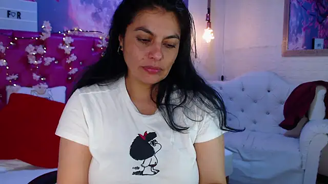 Snapshot of Lust_Mom41 chatting on December 17, 2024, 10:22 pm Lust Mom41 online show from December 17, 2024, 10:22 pm