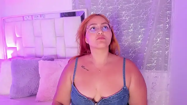 LeahxBarker online show from September 18, 2025, 1:18 am