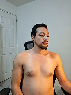 Andresarr93 online show from September 18, 2025, 8:22 pm