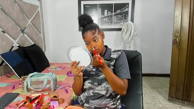 EvaxEmma online show from April 1, 2026, 1:41 pm