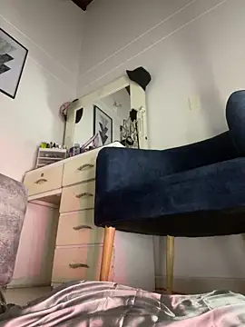 LynnSam  online show from December 15, 2024, 9:20 pm