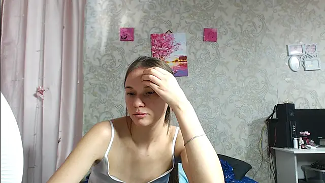 leila bambi  online show from November 3, 2025, 7:20 am