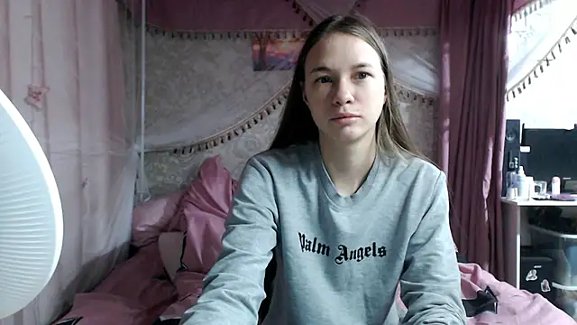 leila bambi  online show from December 2, 2025, 7:31 pm