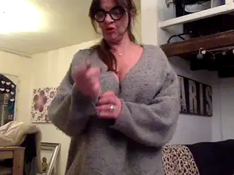 gildamilf online show from December 9, 2024, 7:39 pm