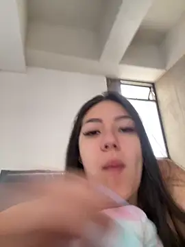 Latina vanessa online show from April 17, 2026, 1:25 pm