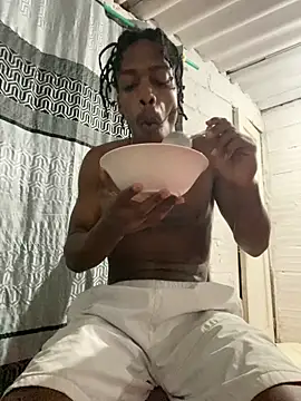 Larry-n-clouds online show from December 15, 2025, 10:41 am