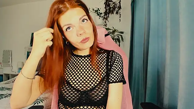 AlysaNightmoon online show from November 3, 2025, 4:14 am