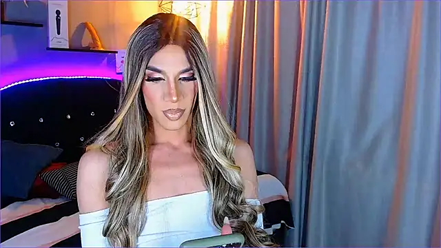 camila hootie online show from January 4, 2025, 3:18 am