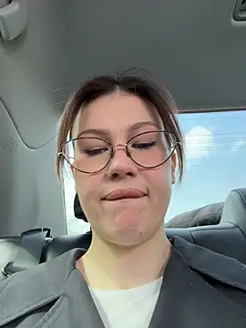 RinaCat online show from April 14, 2026, 5:57 am