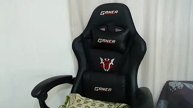 IceBellaCane313 online show from September 19, 2025, 2:40 pm