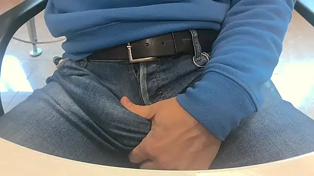 alessandroman2114 online show from March 26, 2026, 11:16 am