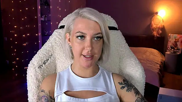 tykioty Miley online show from January 28, 2025, 6:49 pm