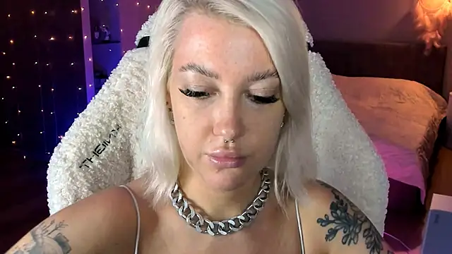 tykioty Miley online show from November 21, 2025, 1:32 pm