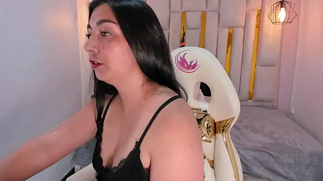 Karla hernandez  online show from February 6, 2025, 5:09 pm