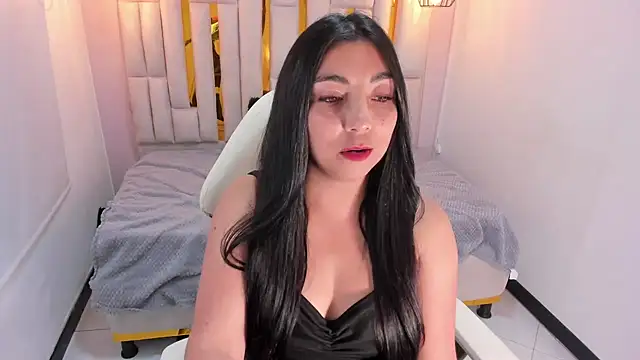 Karla hernandez  online show from February 13, 2025, 5:11 pm