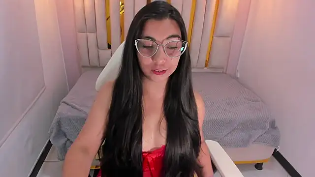 Karla hernandez  online show from February 14, 2025, 2:02 pm