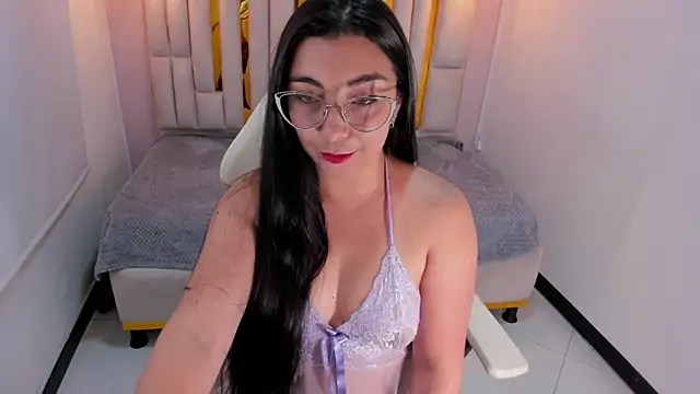 Karla hernandez  online show from February 28, 2025, 11:14 am