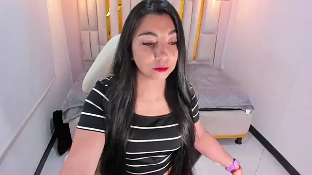 Karla hernandez  online show from March 12, 2025, 11:09 am