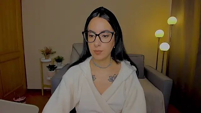 miadaniells hot online show from November 28, 2025, 3:25 pm