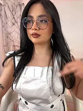 Snapshot of montmariana chatting on October 6, 2025, 1:47 am montmariana online show from October 6, 2025, 1:47 am