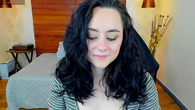 Snapshot of KatherineBond chatting on January 12, 2025, 1:32 am KatherineBond online show from January 12, 2025, 1:32 am