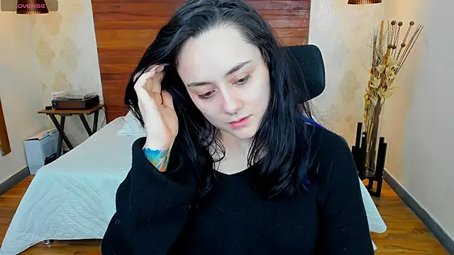 Snapshot of KatherineBond chatting on January 17, 2025, 10:34 pm KatherineBond online show from January 17, 2025, 10:34 pm