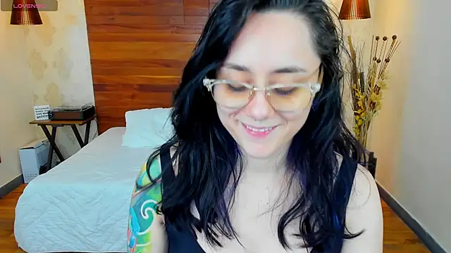 Snapshot of KatherineBond chatting on January 21, 2025, 11:55 pm KatherineBond online show from January 21, 2025, 11:55 pm