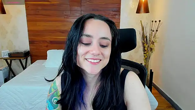 Snapshot of KatherineBond chatting on January 24, 2025, 2:07 am KatherineBond online show from January 24, 2025, 2:07 am