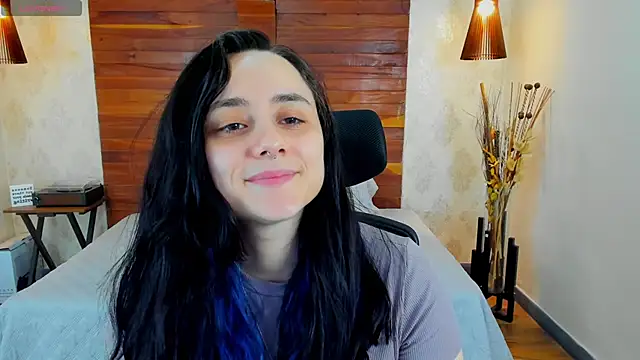 Snapshot of KatherineBond chatting on February 1, 2025, 9:40 pm KatherineBond online show from February 1, 2025, 9:40 pm