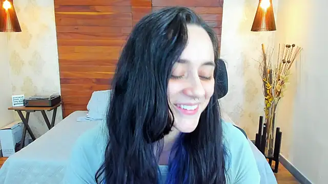 Snapshot of KatherineBond chatting on February 5, 2025, 12:20 am KatherineBond online show from February 5, 2025, 12:20 am