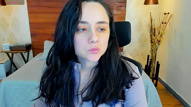 Snapshot of KatherineBond chatting on February 5, 2025, 8:46 pm KatherineBond online show from February 5, 2025, 8:46 pm